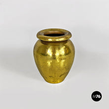 将图片加载到图库查看器，Brass vase with a honeycomb finish, 1970s
