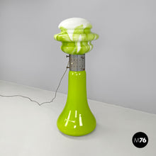 画像をギャラリービューアに読み込む, Floor lamp in green and white Murano glass, 1970s
