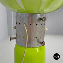 画像をギャラリービューアに読み込む, Floor lamp in green and white Murano glass, 1970s
