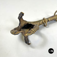 将图片加载到图库查看器，Bronze pheasant claw game-holder, 1800s
