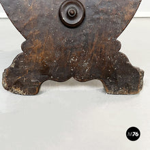 画像をギャラリービューアに読み込む, Antiques stool in walnut wood, 1600s
