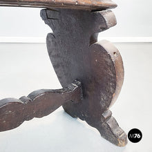 将图片加载到图库查看器，Antiques stool in walnut wood, 1600s
