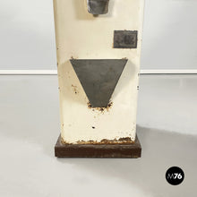 将图片加载到图库查看器，Floor electric popcorn machine, 1960s
