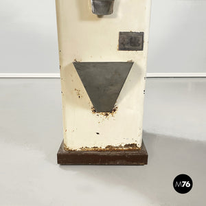 Floor electric popcorn machine, 1960s