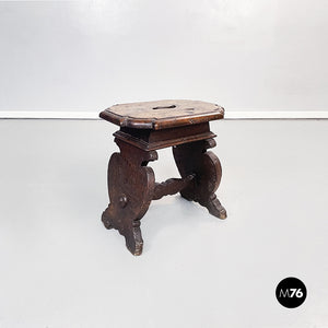 Antiques stool in walnut wood, 1600s