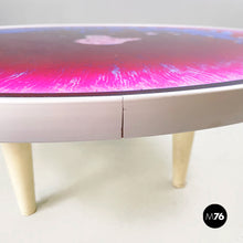 将图片加载到图库查看器，Coffee table with tie dye effect, 1970s
