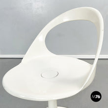 将图片加载到图库查看器，White plastic chairs, 1970s
