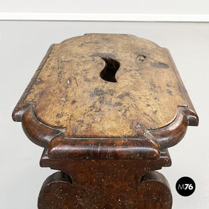 Antiques stool in walnut wood, 1600s