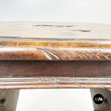 Charger l&#39;image dans la galerie, Antiques stool in walnut wood, 1600s
