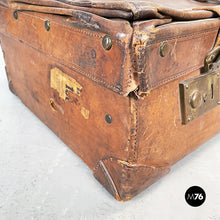 Carica l&#39;immagine nel visualizzatore di Gallery, Luggage in brown leather, 1960s

