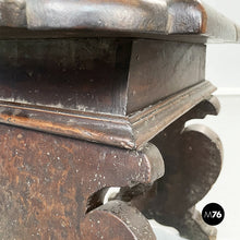 Load image into Gallery viewer, Antiques stool in walnut wood, 1600s
