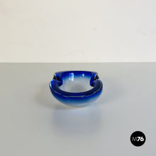 将图片加载到图库查看器，Blue Murano glass object holder, 1970s
