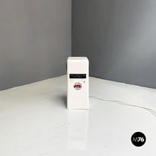 将图片加载到图库查看器，White plastic column radio, 1990s
