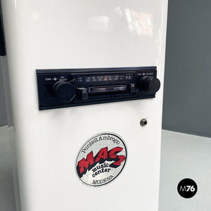 White plastic column radio, 1990s