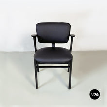 画像をギャラリービューアに読み込む, Black wood and faux leather chairs by Knoll, 1960s
