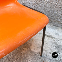 将图片加载到图库查看器，Stackable orange plastic chairs, 1960s
